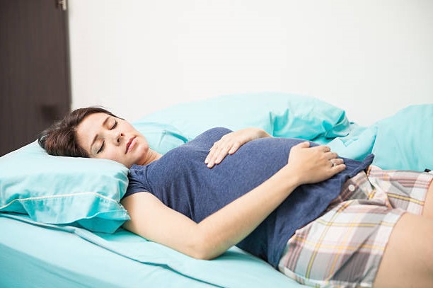 ► Смертельно опасная поза для сна беременных