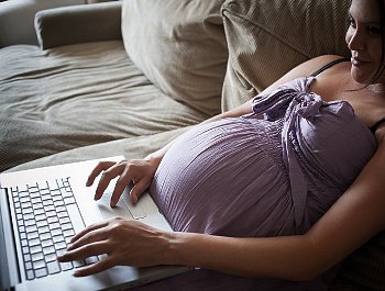 Работа беременной за компьютером. Влияние компьютера на беременность