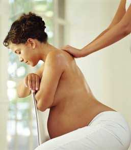 ► Методы обезболивания схваток во время родов при помощи массажа!