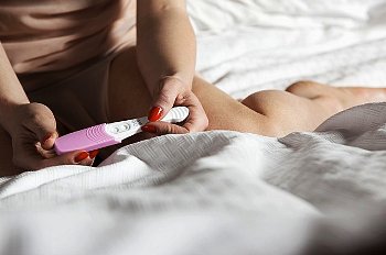 ► Тест на беременность можно делать днем или вечером