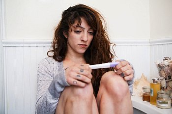 ► Может ли тест показать беременность до месячных или придется ждать задержку?