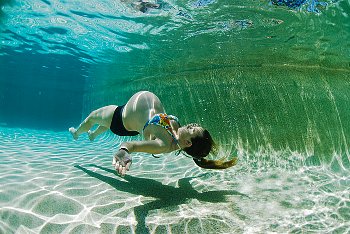 ► Можно ли купаться беременным в речке, водоеме, озере, море, бассейне