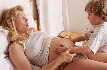 Развитие ребенка на 24 неделе беременности. Тянуть низ живота может по разным причинам. Увеличение размера матки
