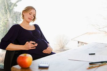 ► Почему при беременности тянет низ живота