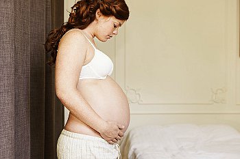 ► Что делать, если у беременной отошли воды, а схваток нет