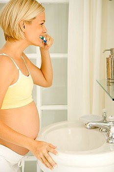 ► Как лечить зубы во время беременности?