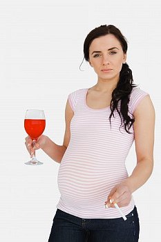 Можно ли пить алкоголь на ранних сроках беременности