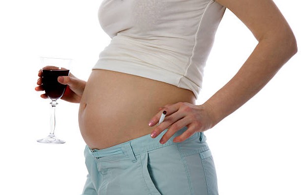Опасность употребления алкоголя на ранних сроках беременности