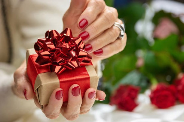 ► Как выбрать новогодний подарок