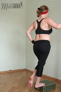 ► Упражнение «Подъем на носках одной ноги» для укрепления икроножных мышц в домашних условиях