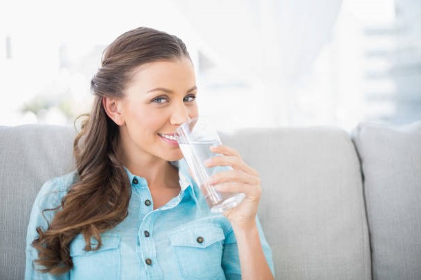 ► 8 стаканов воды в день: норма, или вред?