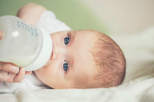 Смешанное вскармливание новорожденных: как правильно кормить, график