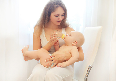 ► Нужно ли давать воду новорожденным при грудном, смешанном и искусственном вскармливании