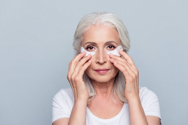 Убрать морщины под глазами: 5 советов