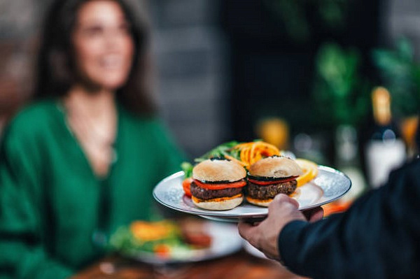 Неправильный ужин: 9 ошибок, которые не дают нам похудеть