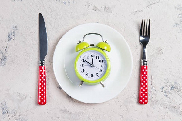 Интервальное голодание: эффективен ли новый тренд?