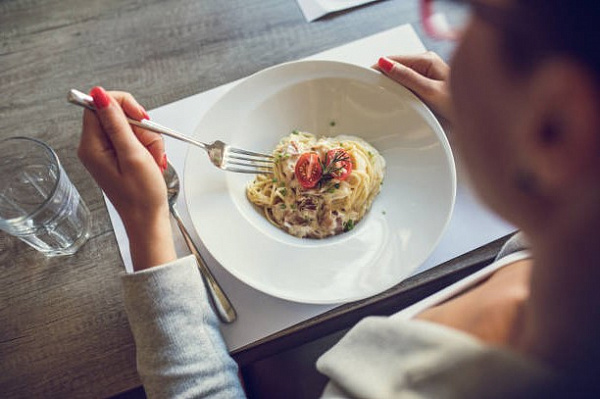 Женщинам опасно есть макароны