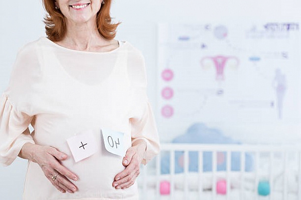 Стать матерью теперь сможет пожилая женщина