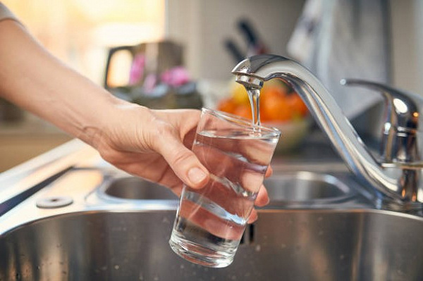 Вода не омолаживает кожу