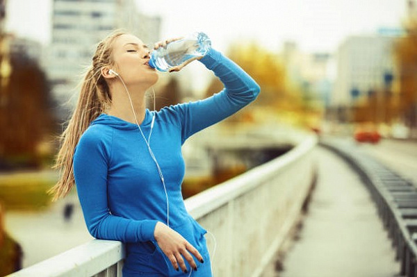 Во время занятий спортом опасно много пить