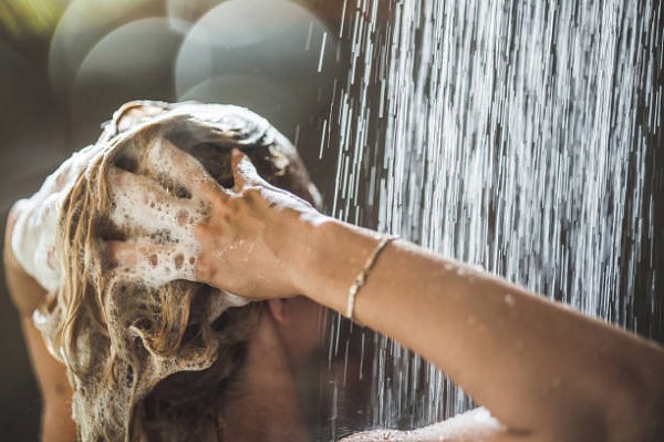 6 советов по уходу за жирными волосами