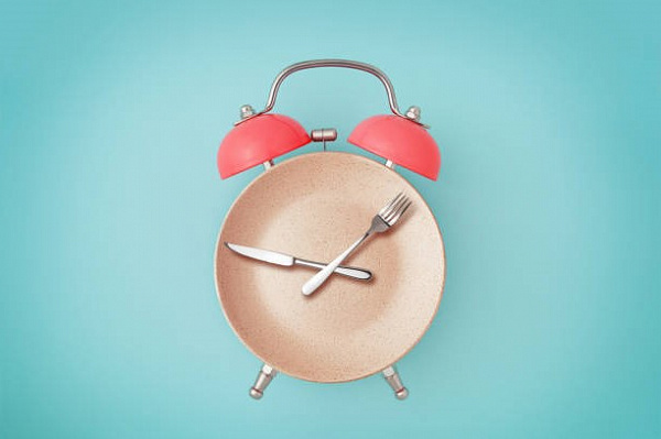 5 ошибок интервального голодания, которые мешают похудеть