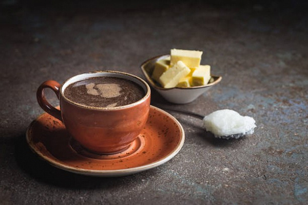 «Пуленепробиваемый кофе» убирает до 2 кг за неделю