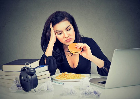 Сидячая работа грозит раком женщинам