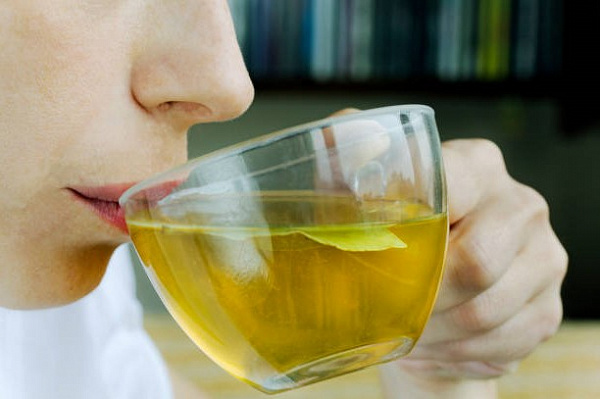 6 плюсов замены кофе на зеленый чай