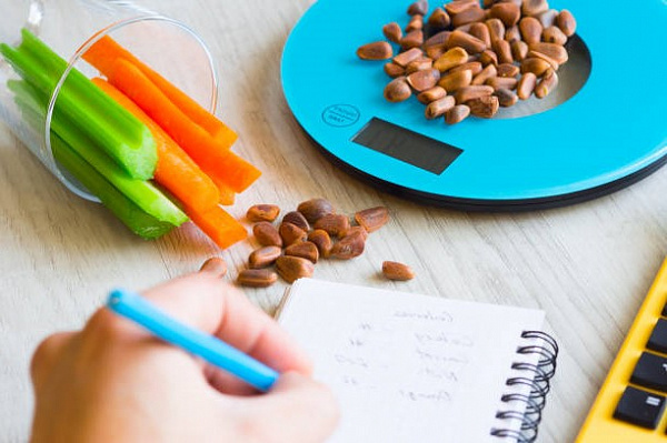 Как правильно подсчитывать калории в сырых продуктах и готовых блюдах?