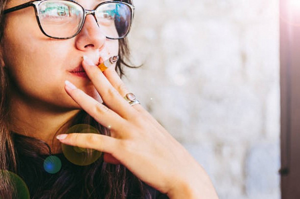 Курение может стать причиной слепоты