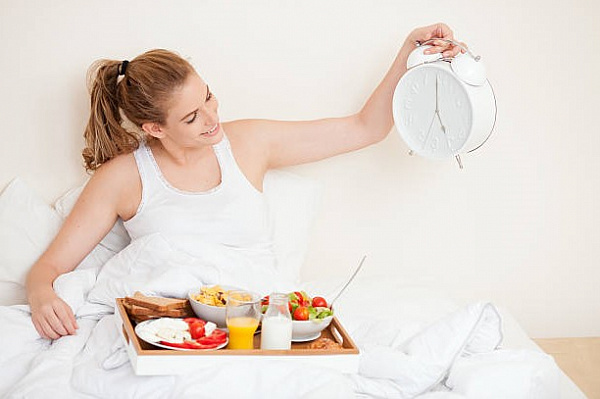 Не ешьте 12 часов — и начнете худеть!