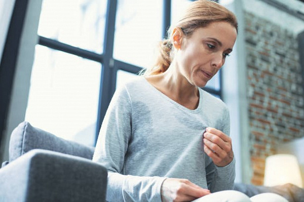 5 способов уменьшить приливы жара во время климакса