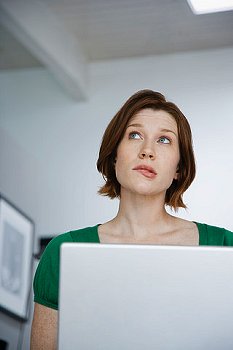 Месячные не приходят ► Почему не приходят месячные если тест отрицательный